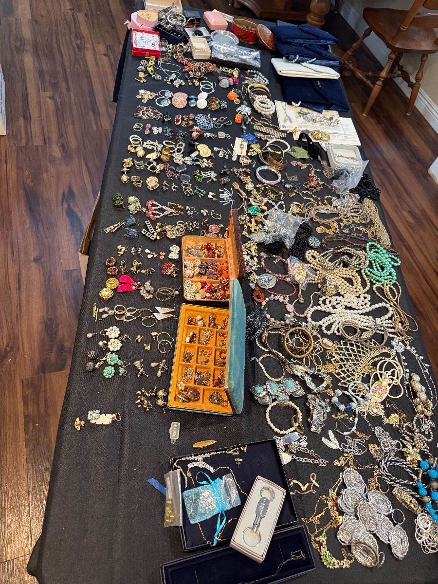Lakewood Estate Sale by SoCal Home Clear Outs