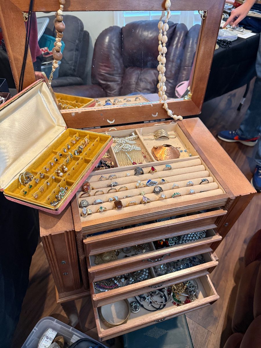 Lakewood Estate Sale by SoCal Home Clear Outs