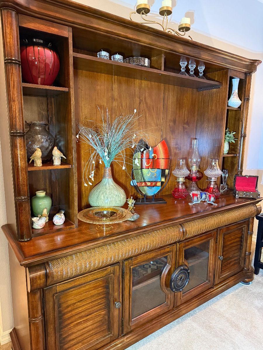 Valrico, Diamond Hill 3 Day Estate Sale! Gourmet Kitchen items, Cookbooks, Furniture, Tools and More