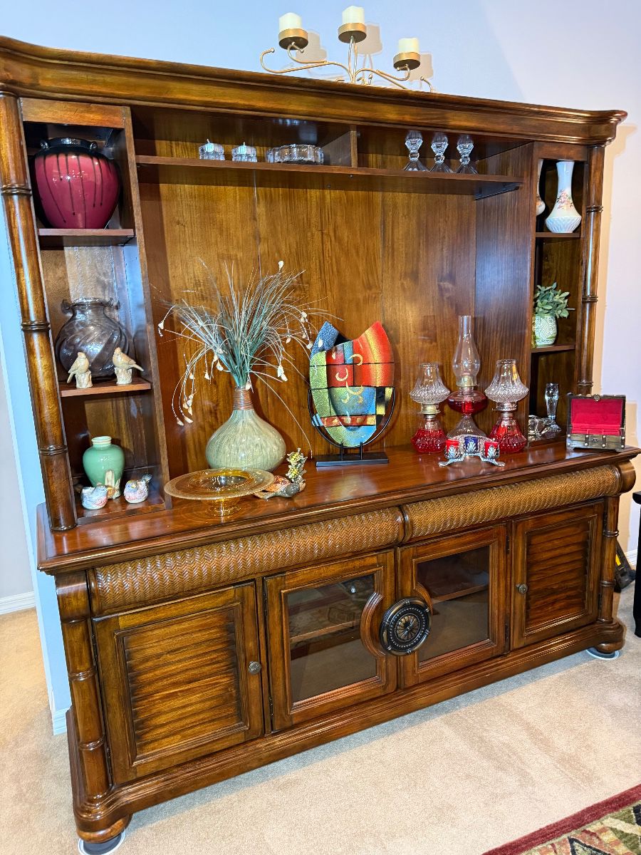 Valrico, Diamond Hill 3 Day Estate Sale! Gourmet Kitchen items, Cookbooks, Furniture, Tools and More
