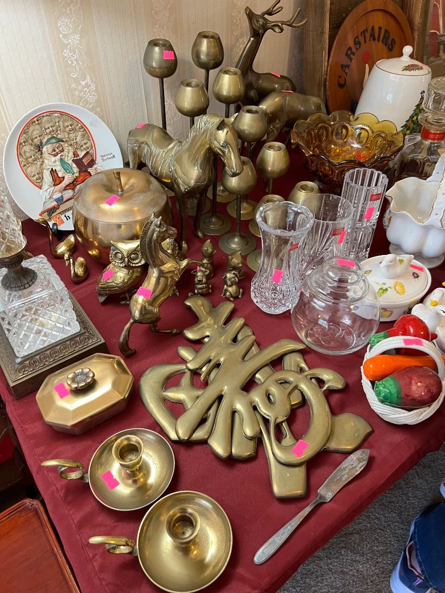 Out In The Country! Estate Sale In Christmas