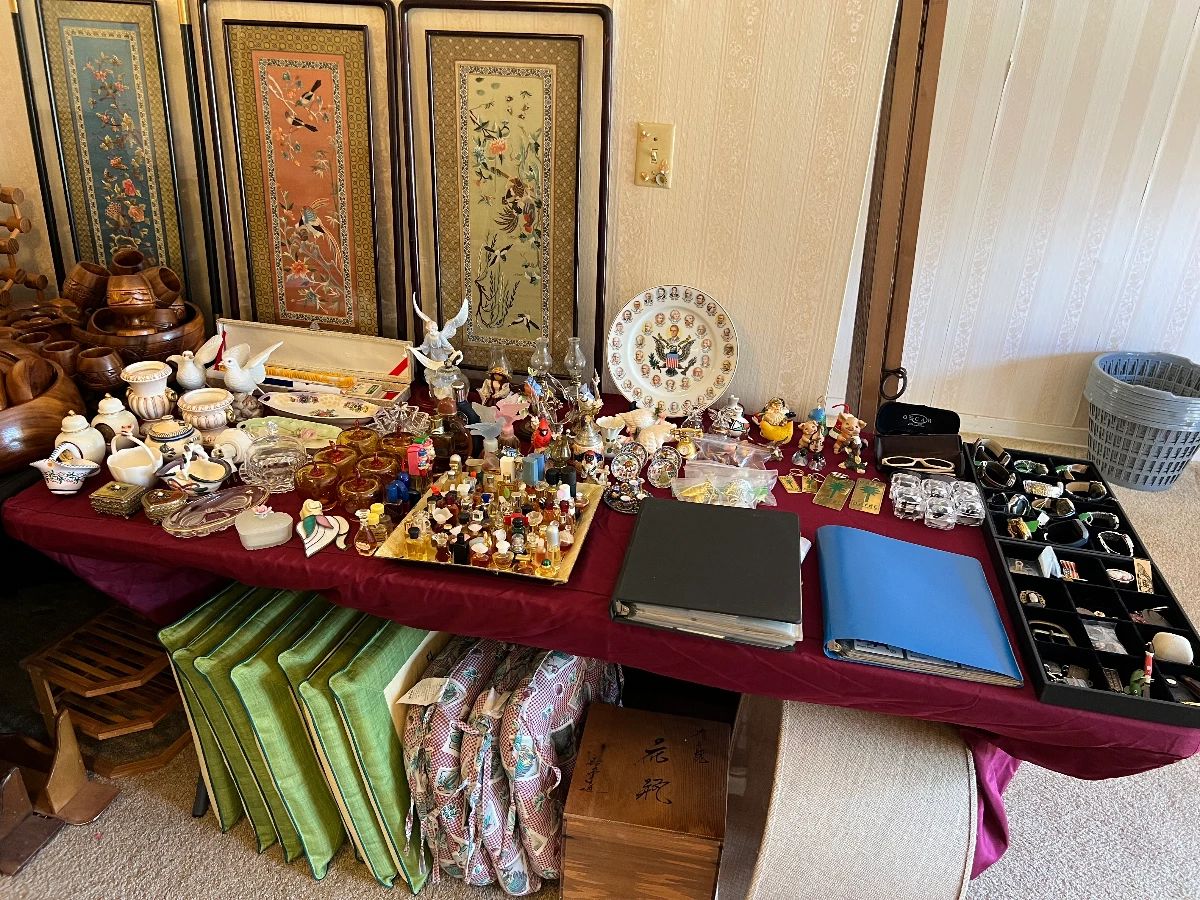 Out In The Country! Estate Sale In Christmas