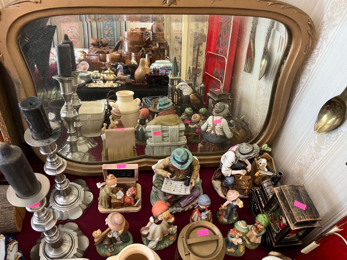Out In The Country! Estate Sale In Christmas