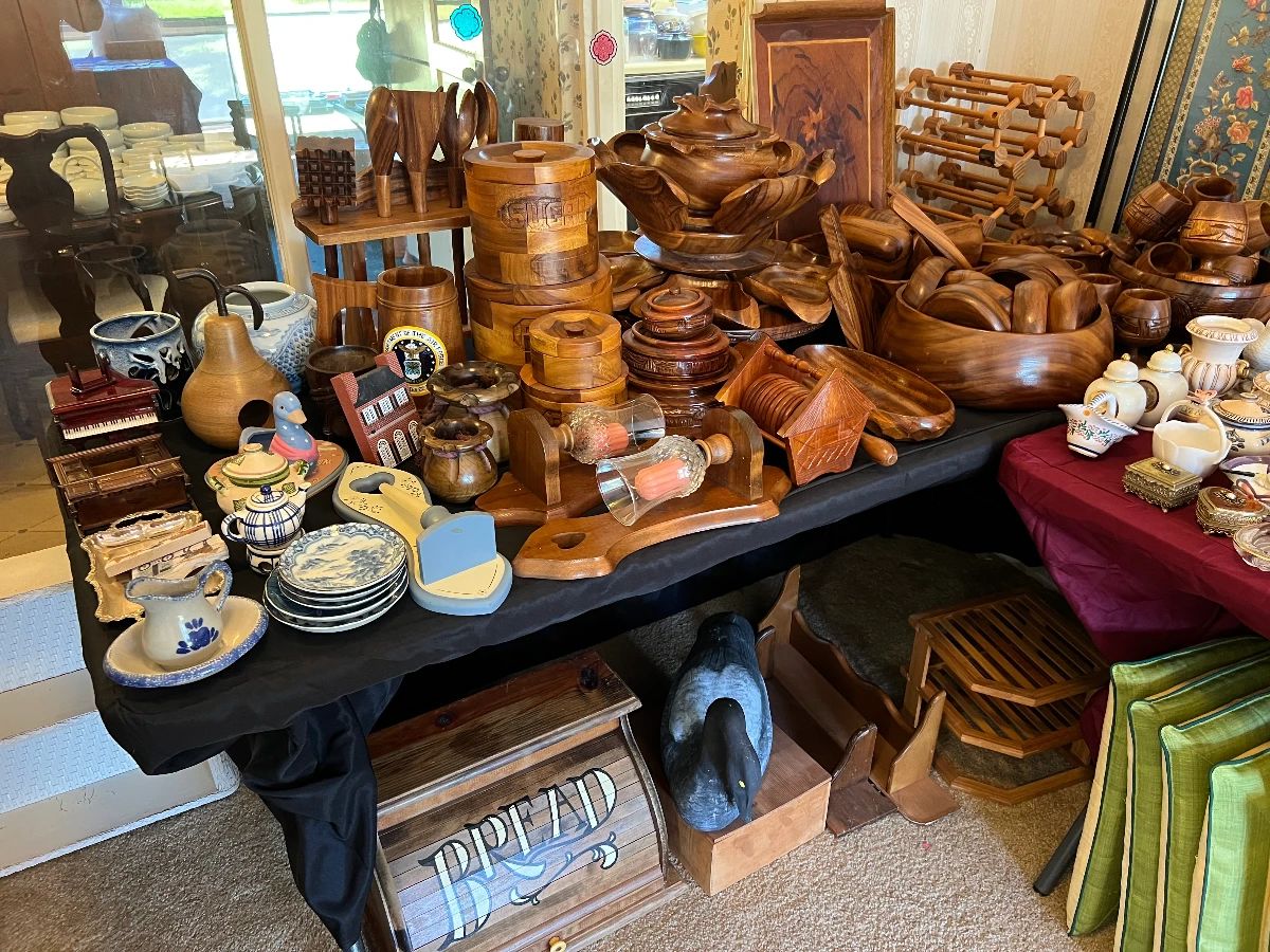 Out In The Country! Estate Sale In Christmas