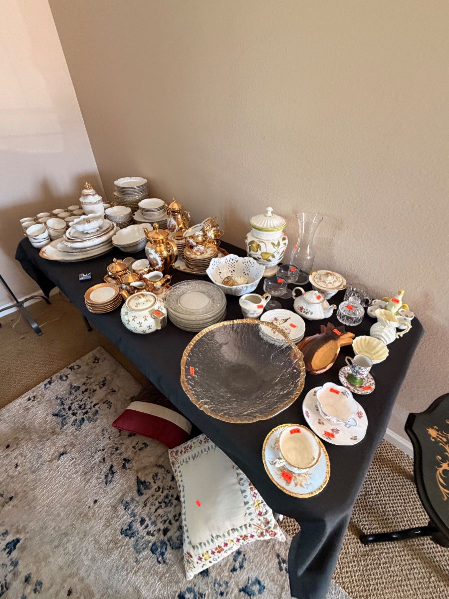 Huntington Beach Estate Sale by SoCal Home Clear Outs
