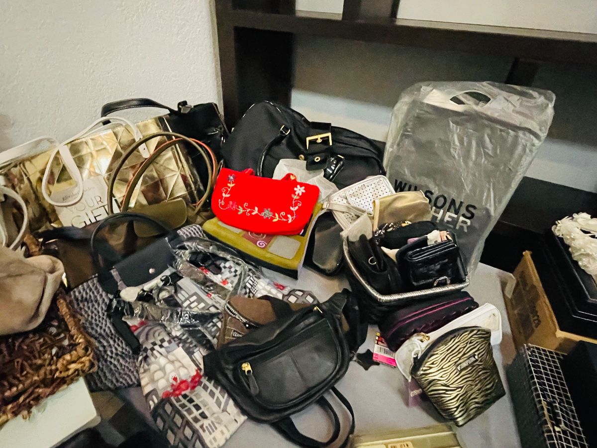 WOO-HOO! Kite-Like Estate Sale in Garland! Purse Galore! Garage Galore! New Kitchen Item Galore!
