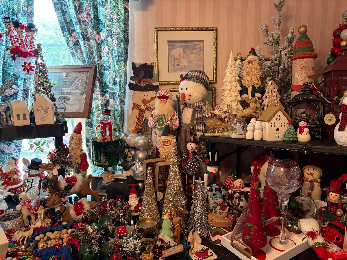 Picker’s Paradise:Deck the Halls, Stock the Kitchen & Craft to Your Heart’s Content!