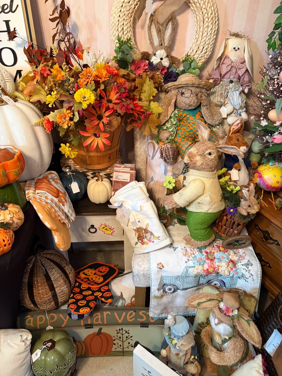 Picker’s Paradise:Deck the Halls, Stock the Kitchen & Craft to Your Heart’s Content!