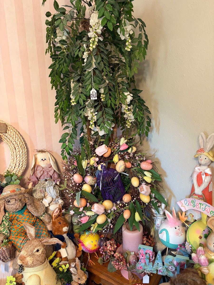Picker’s Paradise:Deck the Halls, Stock the Kitchen & Craft to Your Heart’s Content!