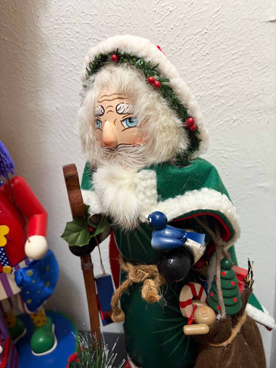 Picker’s Paradise:Deck the Halls, Stock the Kitchen & Craft to Your Heart’s Content!