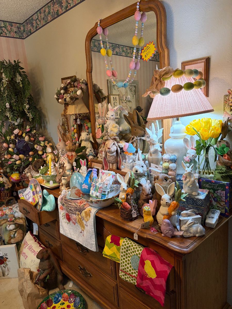 Picker’s Paradise:Deck the Halls, Stock the Kitchen & Craft to Your Heart’s Content!