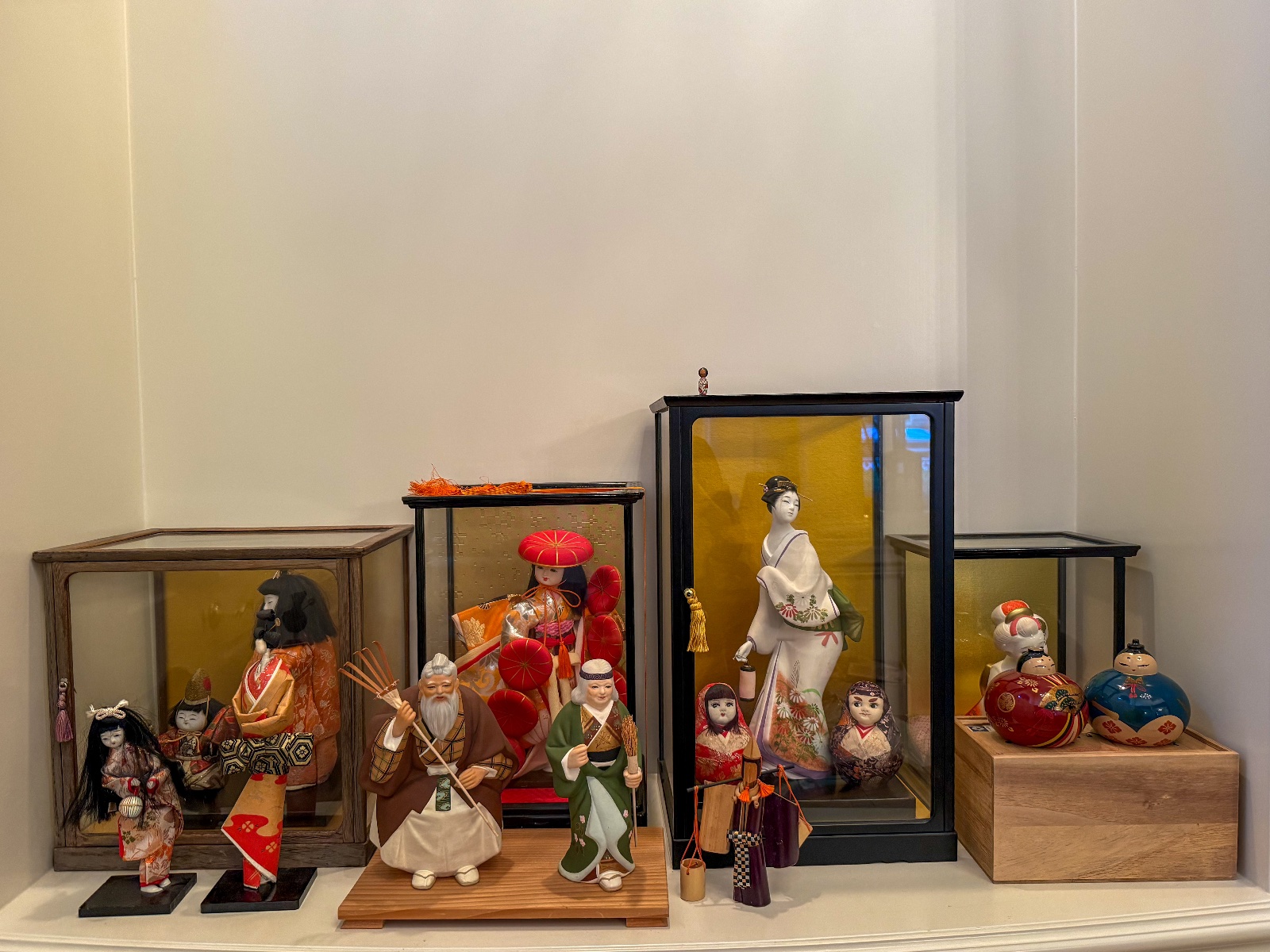 BELLEVUE ESTATE SALE with 65 Countries of Treasures
