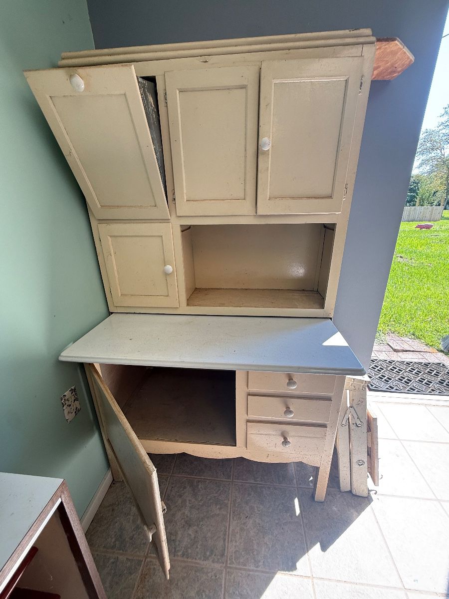 A TREASURE HUNTER’S BARN SALE