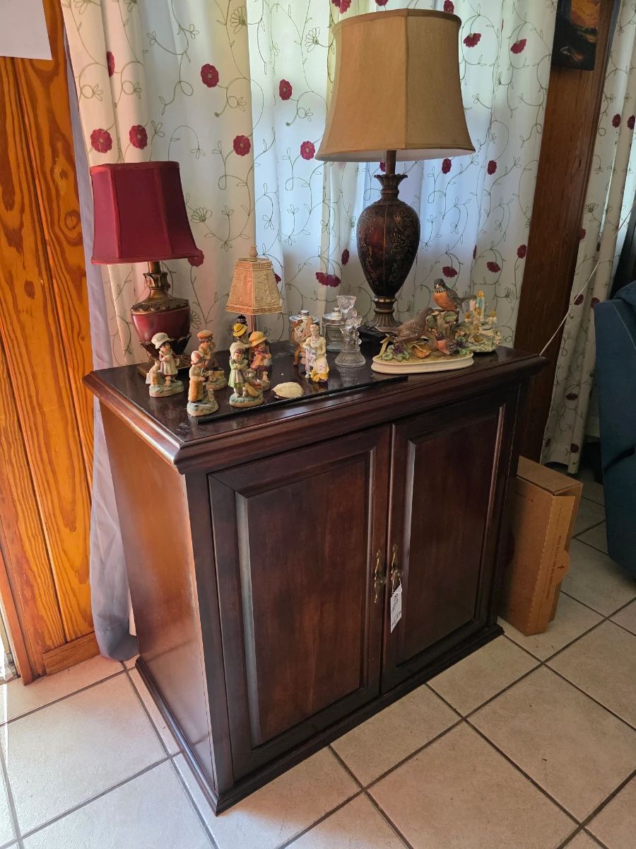 China Cat: Estate Sale in Arlington!