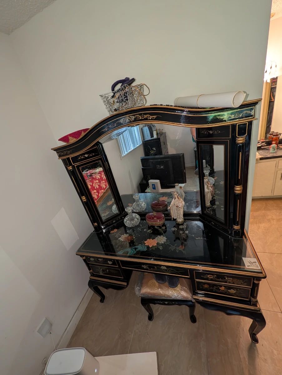 Treasures across cultures: An Asian-Cuban Estate Sale