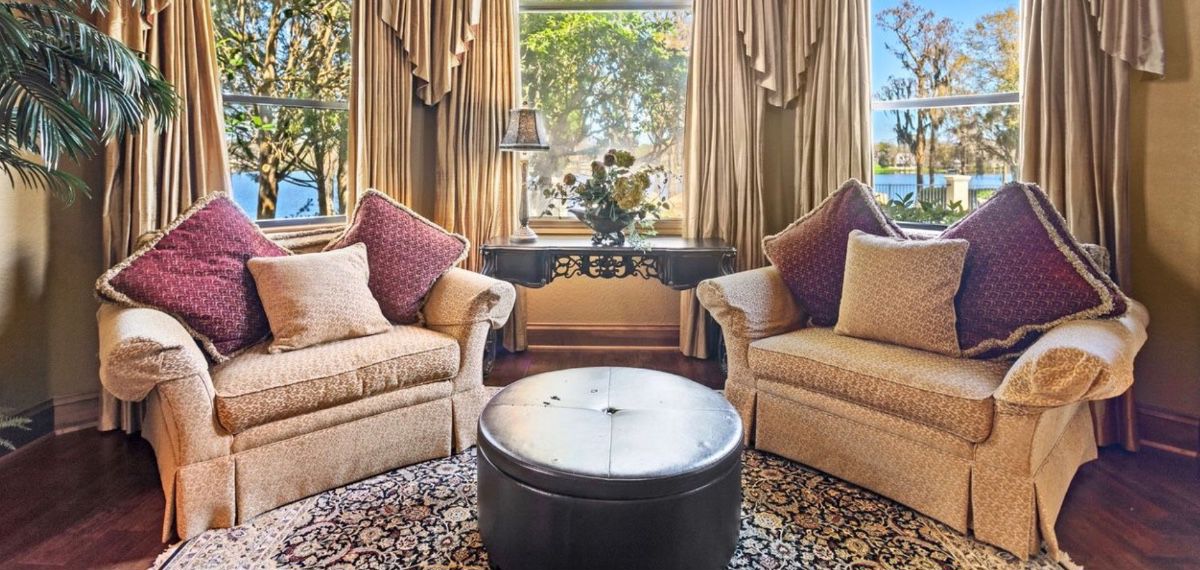 Traditional Living Room Furniture Set