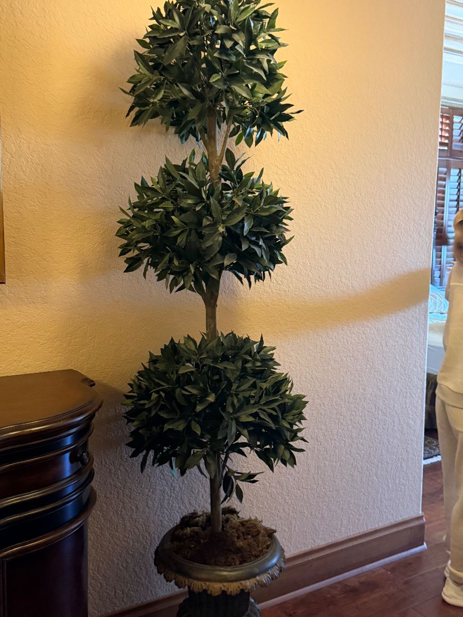 Artificial Topiary Tree in Decorative Urn Planter