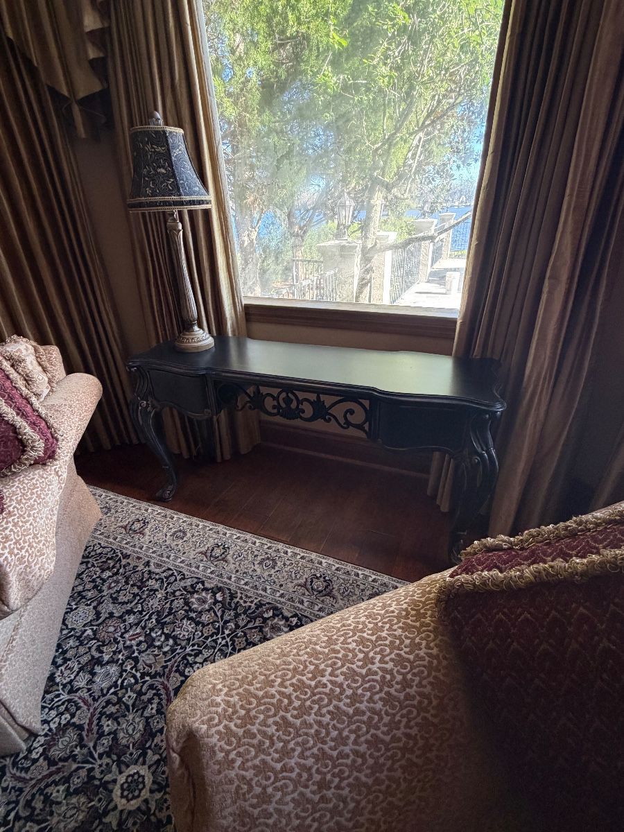 Ornate Console Table with Accent Lamp