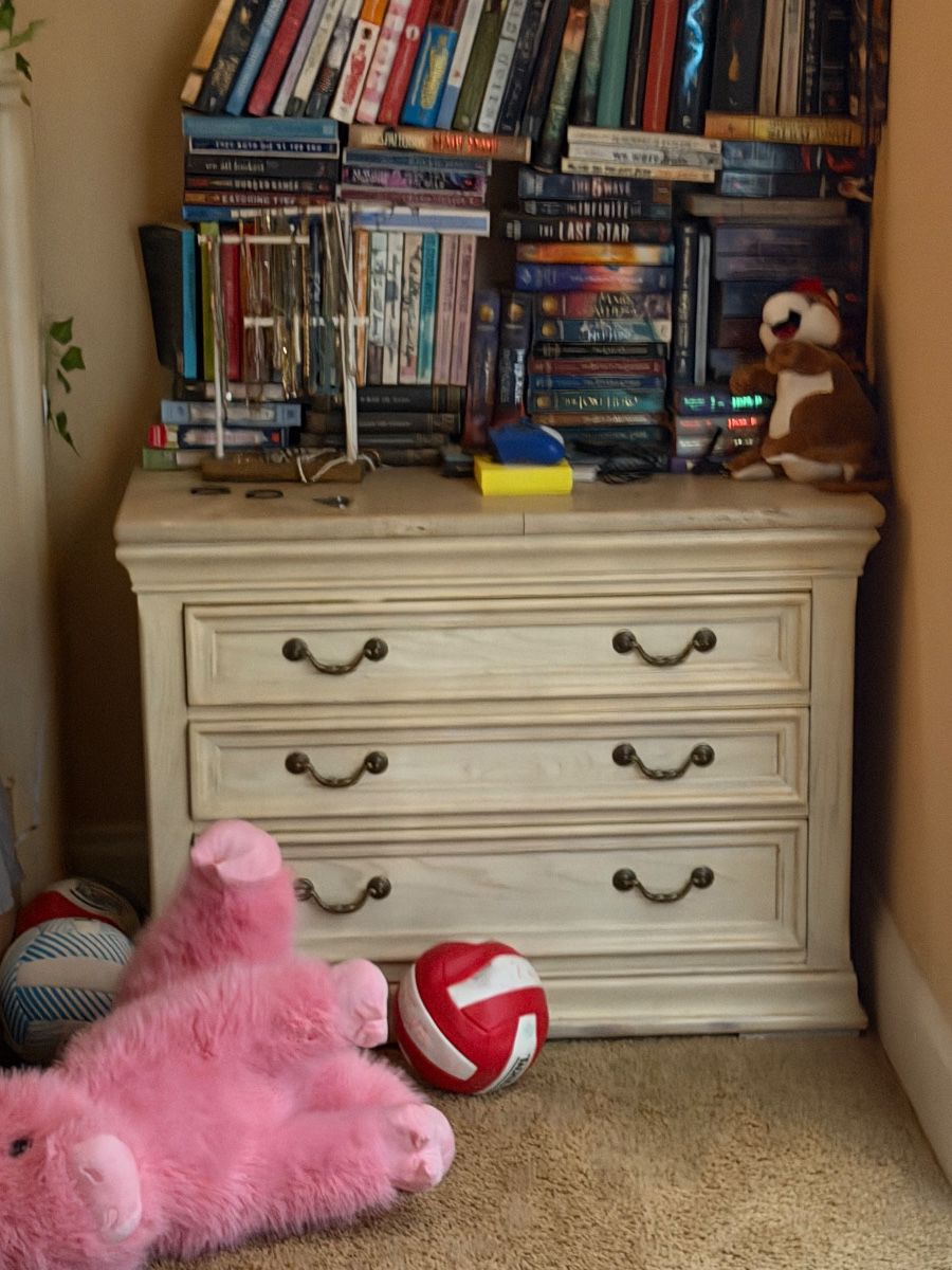 Assorted Bedroom Decor & Accessories Collection