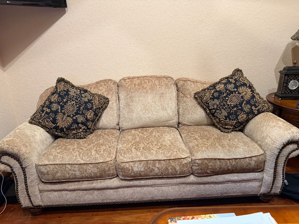 Traditional Upholstered Sofa with Decorative Pillows