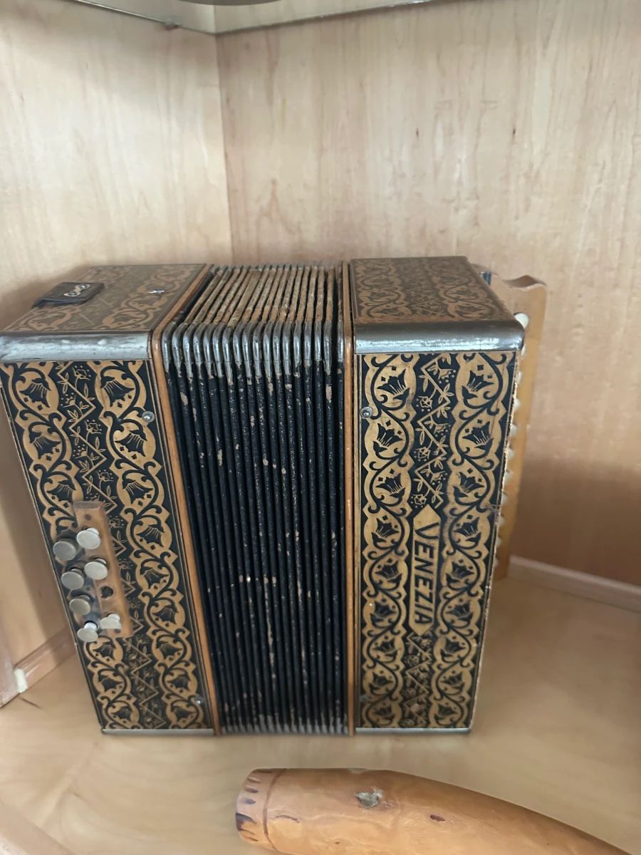 POSHLANDO IN PALM COAST -  Vintage Cameras • Art • Global Collectibles  • More