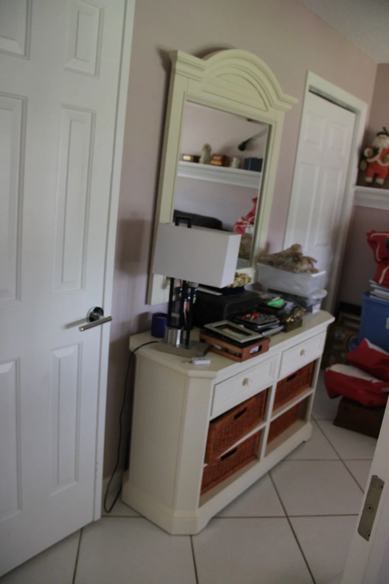 Village of Santo Domingo Estate sale