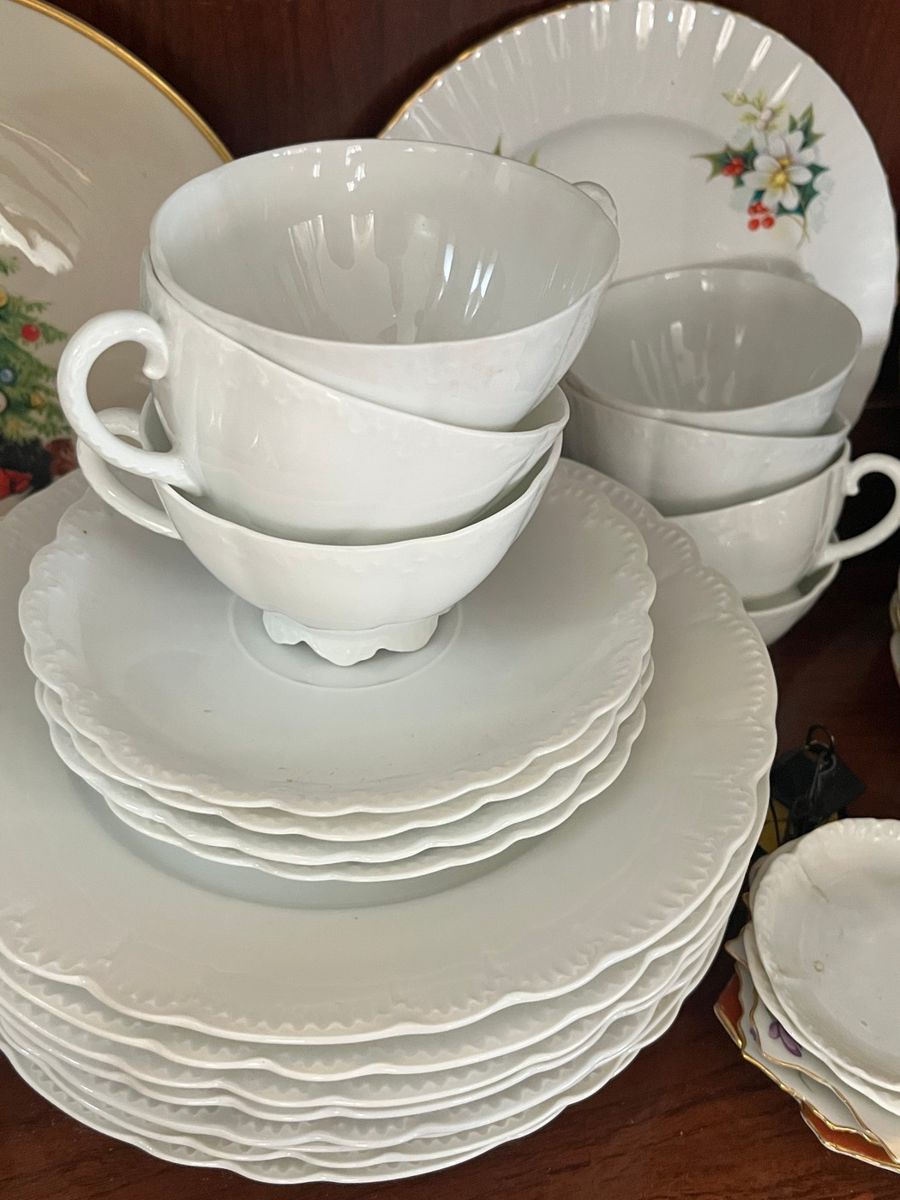 White Porcelain Dinnerware & Holiday Plate Set