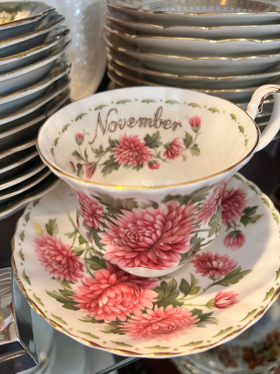 November Chrysanthemum Teacup and Saucer Set