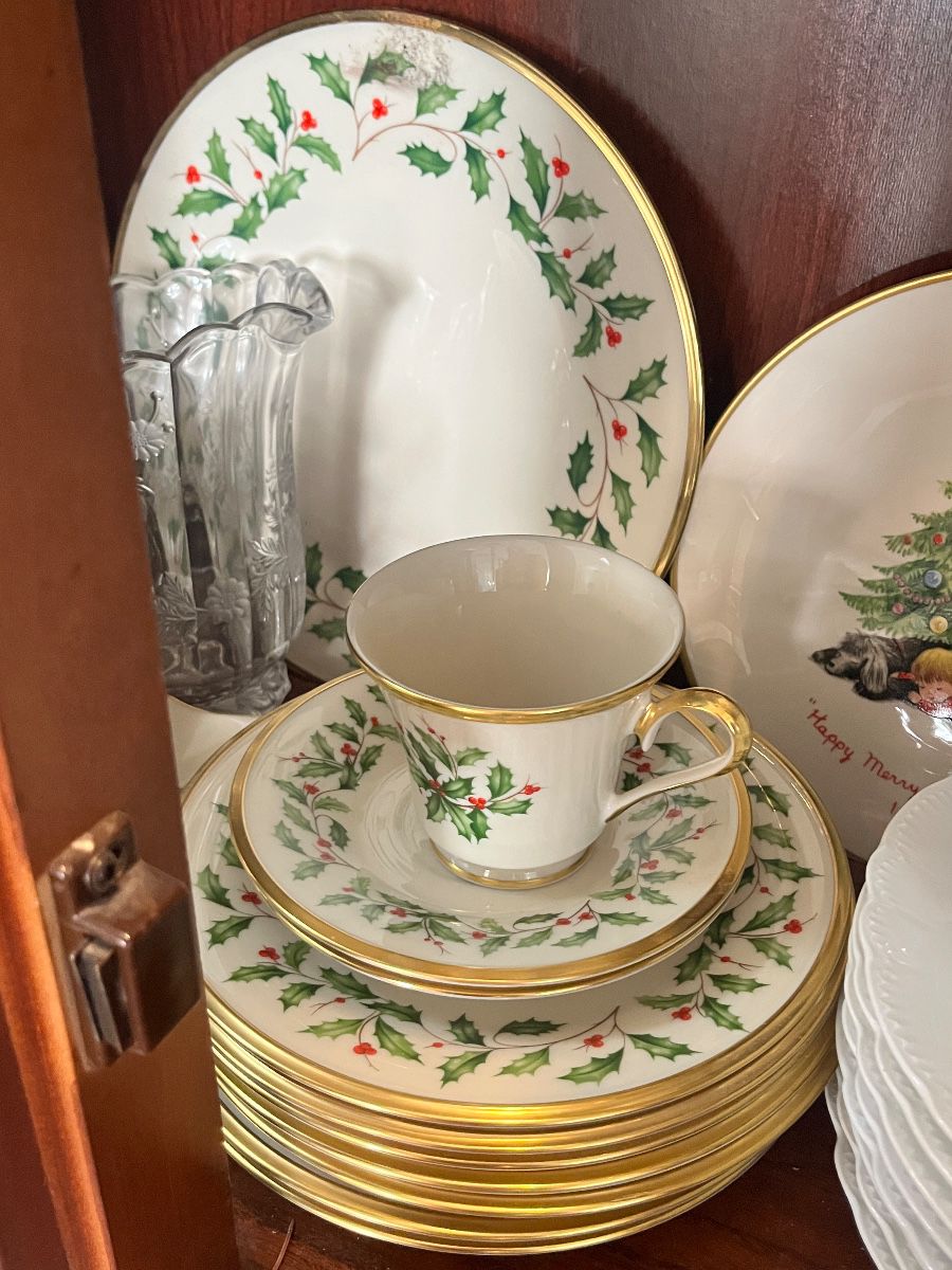 Lenox Holiday Holly Christmas Dinnerware Set