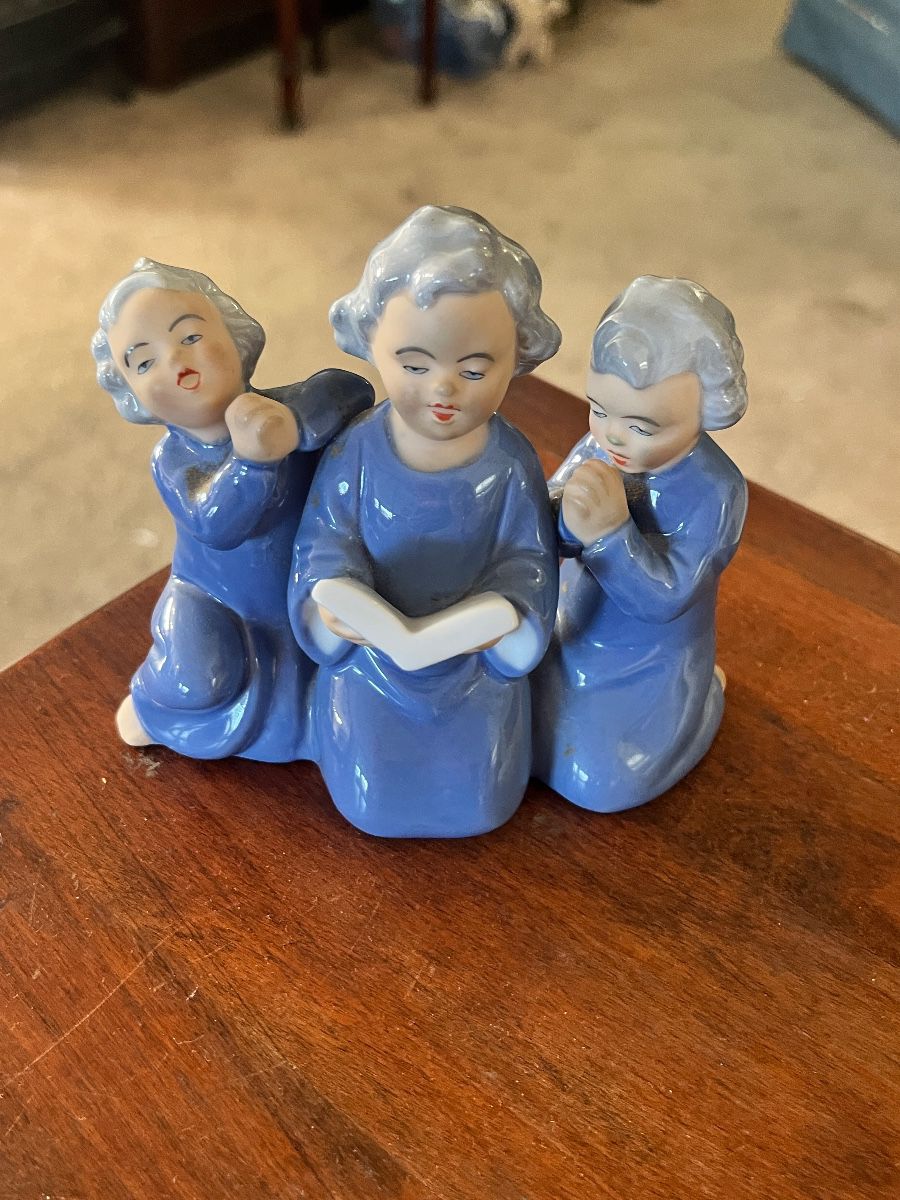 Vintage Porcelain Cherub Choir Figurine