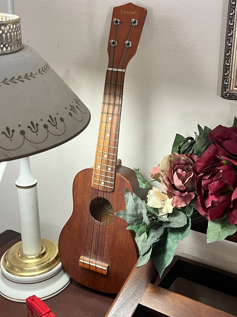 Johnson Concert Ukulele