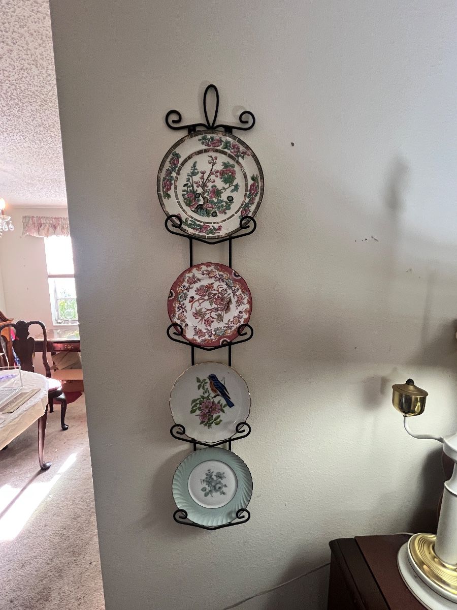 Decorative Plate Assortment with Wall Hanger