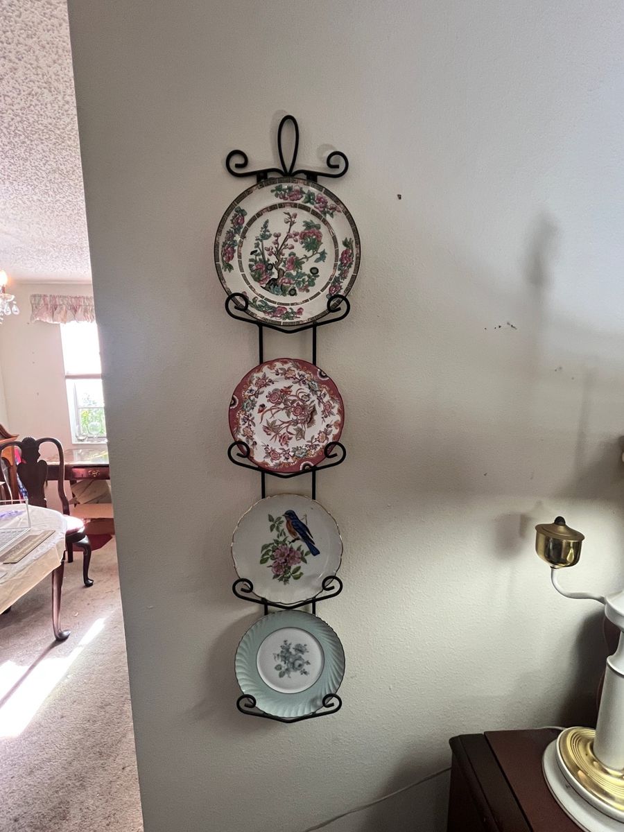 Decorative Plate Assortment with Wall Hanger