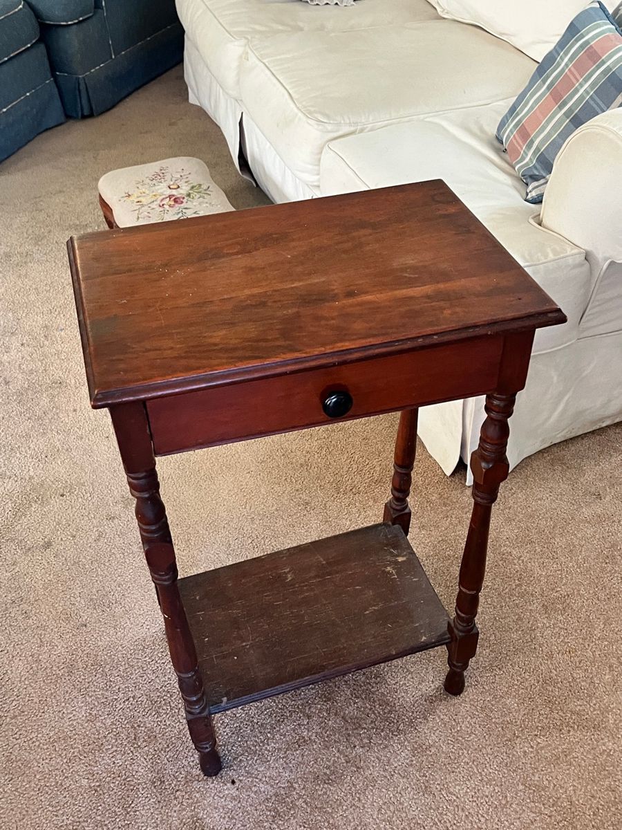 Vintage Spindle Leg Accent Table with Drawer