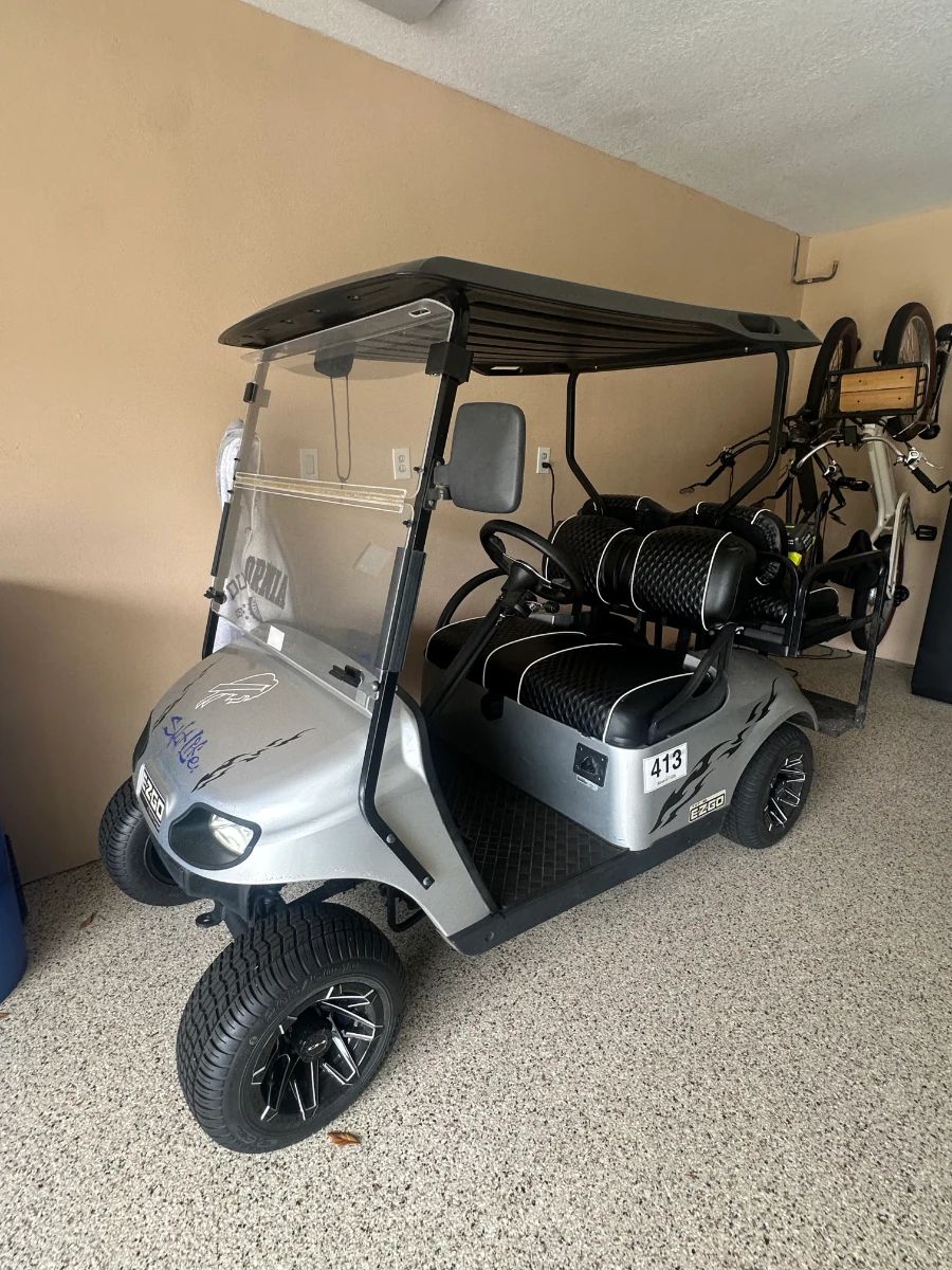 Poshlando in Valrico– Vacation Home Estate Sale with Golf Cart, E-Bikes & Coastal Furnishings