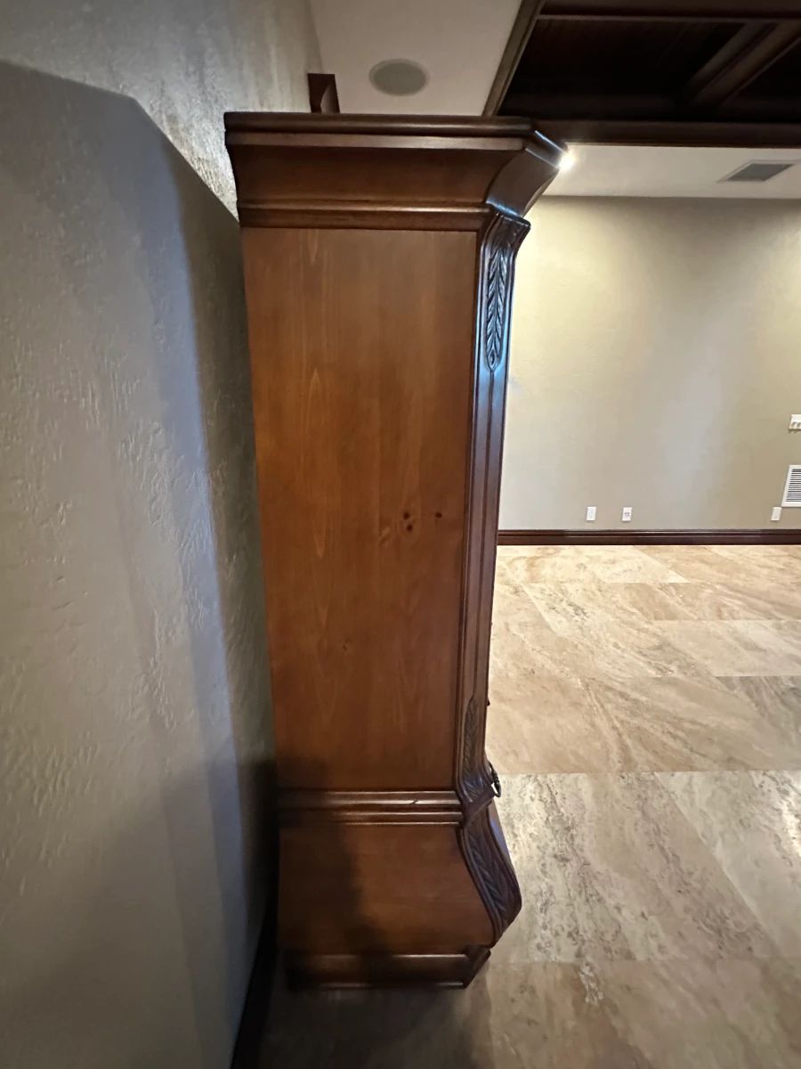 Big Beautiful Luxury Furniture Discounted!