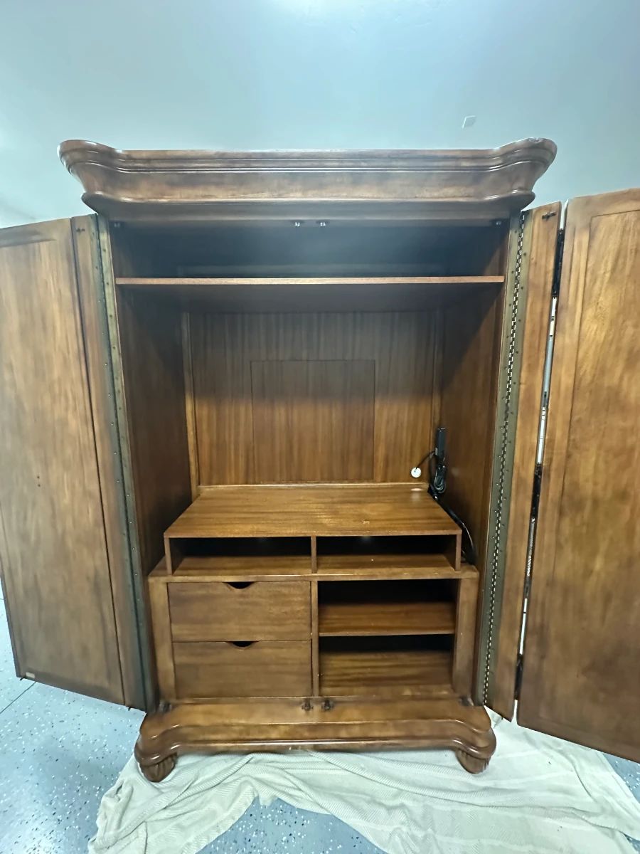 Big Beautiful Luxury Furniture Discounted!
