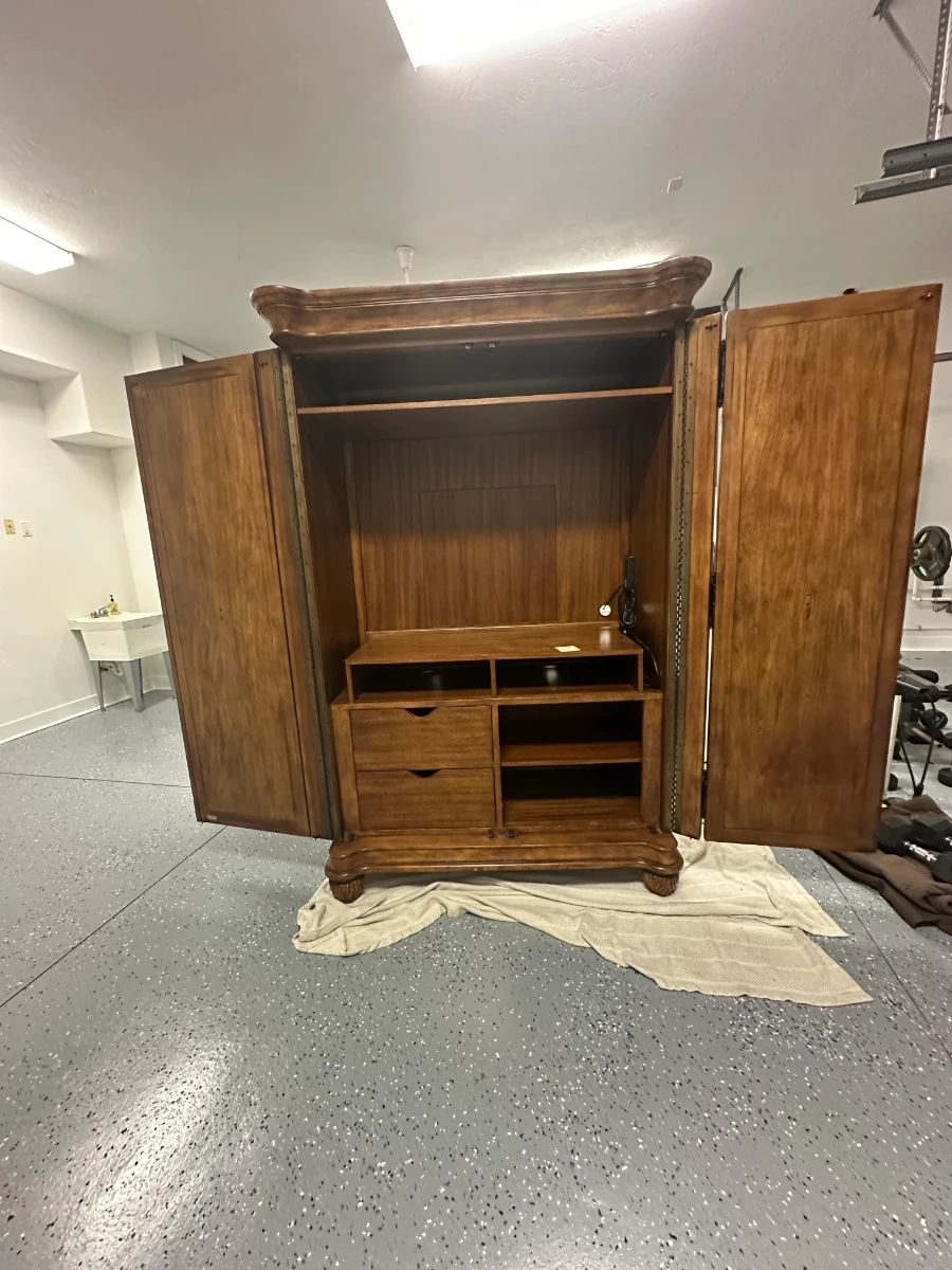 Big Beautiful Luxury Furniture Discounted!