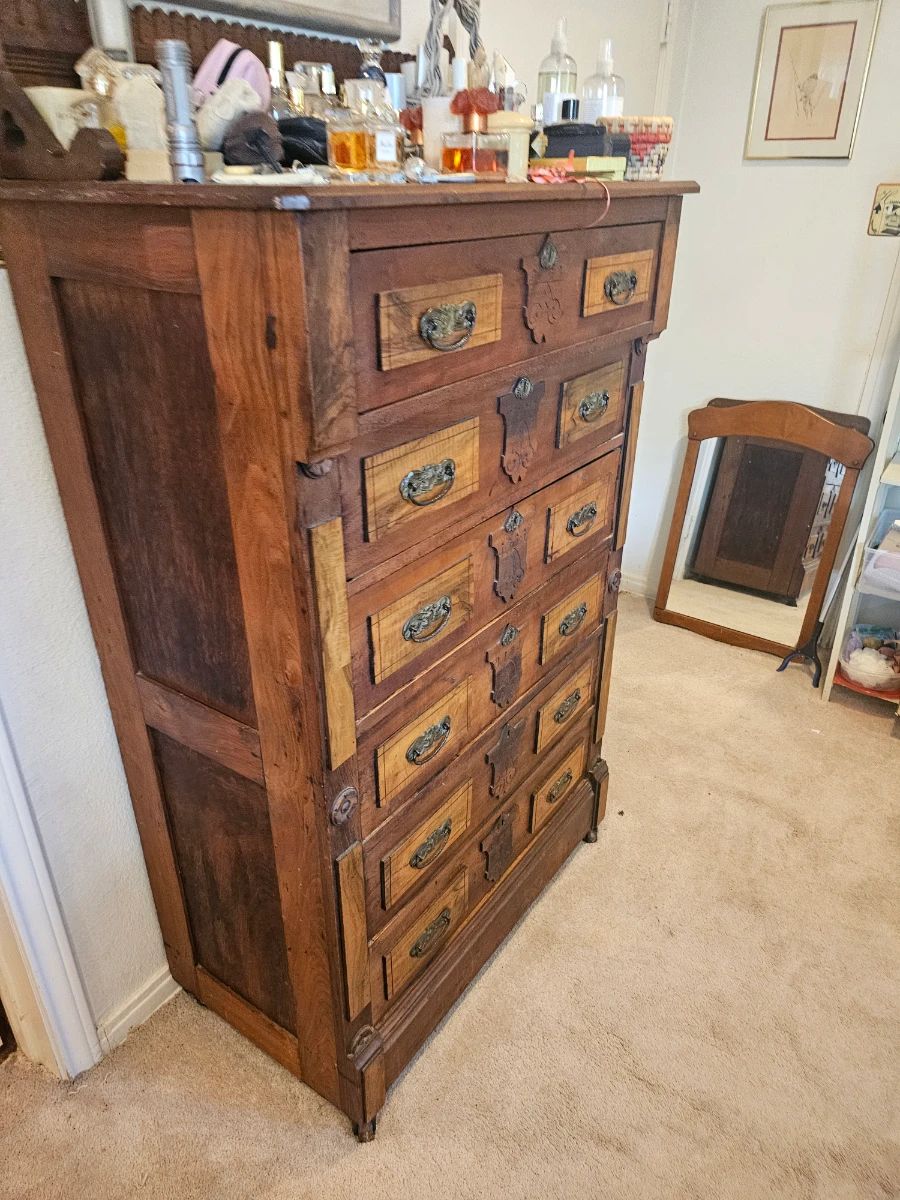 THE MASTER'S HANDS ARTISTS DELIGHT FURNITURE & APPLIANCE ESTATE SALE BY ALAMO AZTEK ESTATE SALES DFW