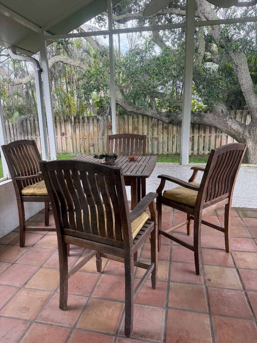 Beautiful home! Filled with Antiques ,household ,Golf Cart , home for sale!!