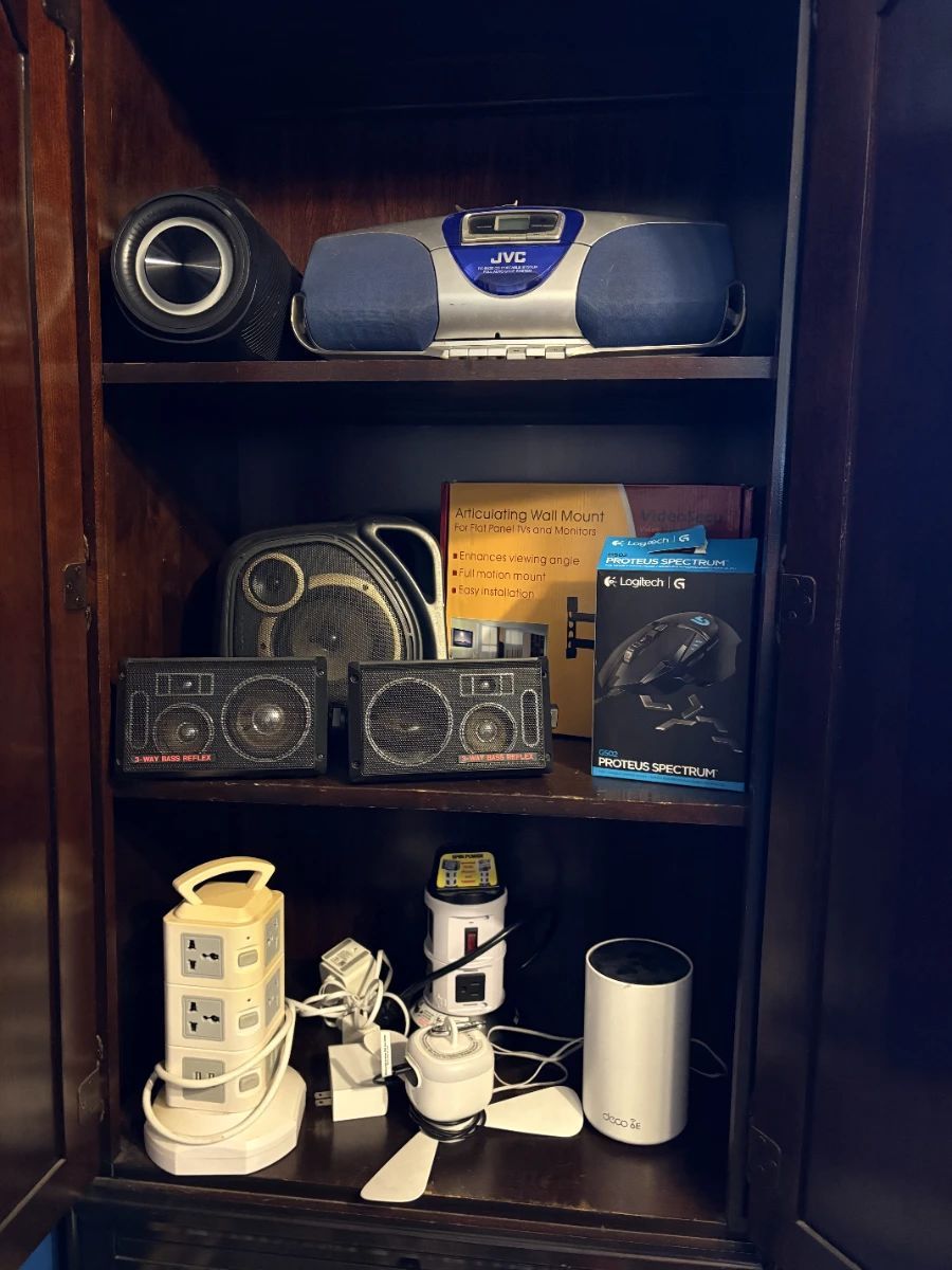 Items on offer in Orange Park, FL — Estate Sale on Loch Leven Court