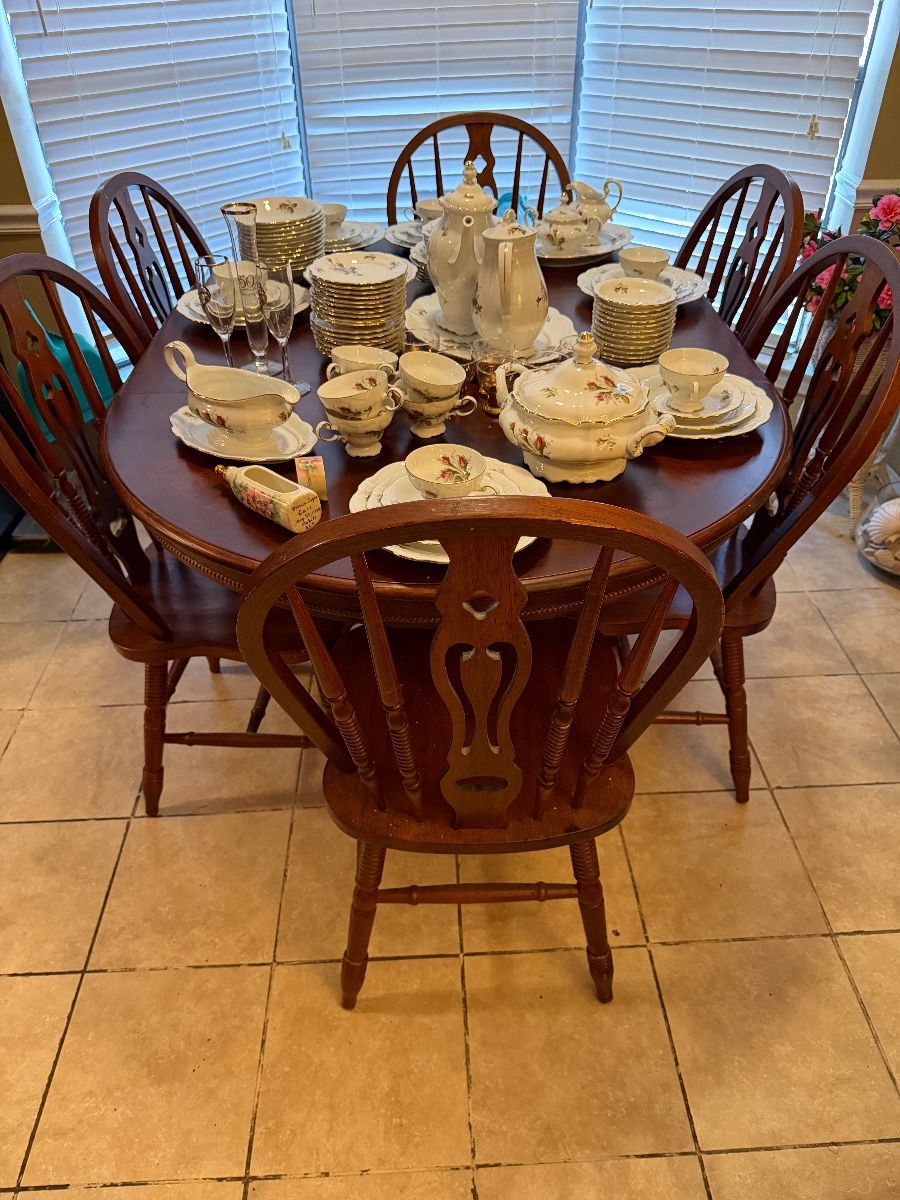 Items on offer in Mobile, AL — TIMBERS TREASURE TROVE Estate Sale