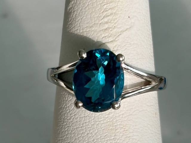 Items on offer in Saint Petersburg, FL — Castaway Has A Great Sale Featuring Jewelry & Vintage!