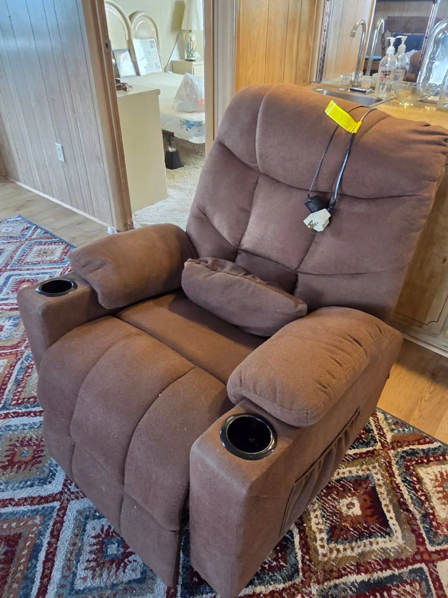 Items on offer in Lady Lake, FL — On Site Estate Sale - Friday * Saturday