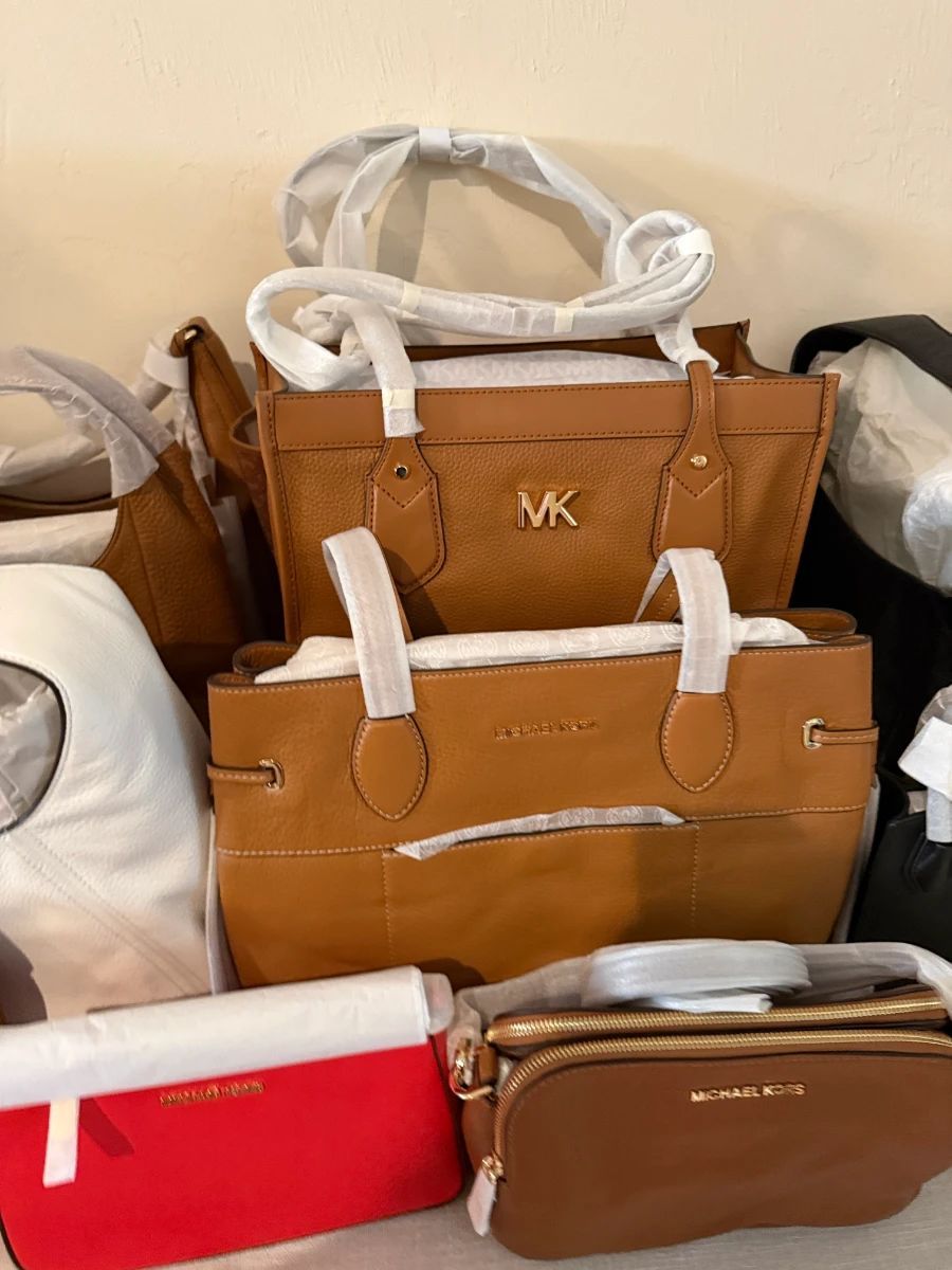 Items on offer in Gainesville, FL — Shopping Hoard! Decades of New & Vintage Merchandise