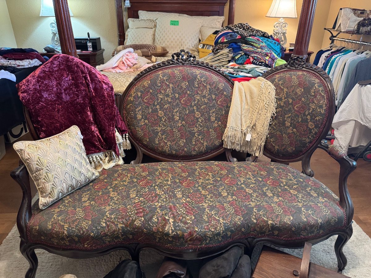 Items on offer in Lewisville, TX — Beautiful Highland Village Sale