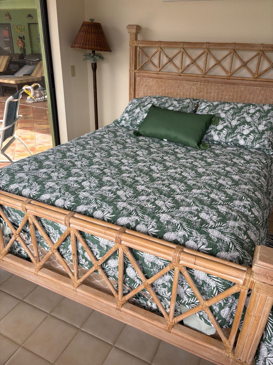 Items on offer in Punta Gorda, FL — Estate Sale By The Ladies of Lake Suzy