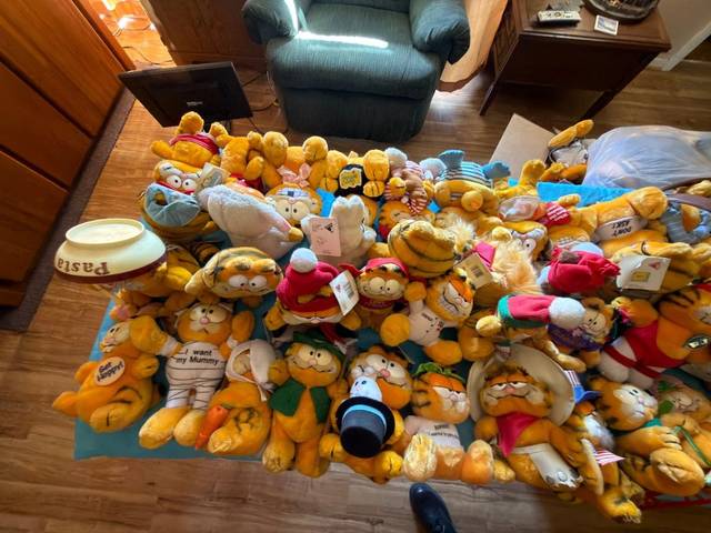 Items on offer in Placentia, CA — Placentia Estate Sale by SoCal Home Clear Outs