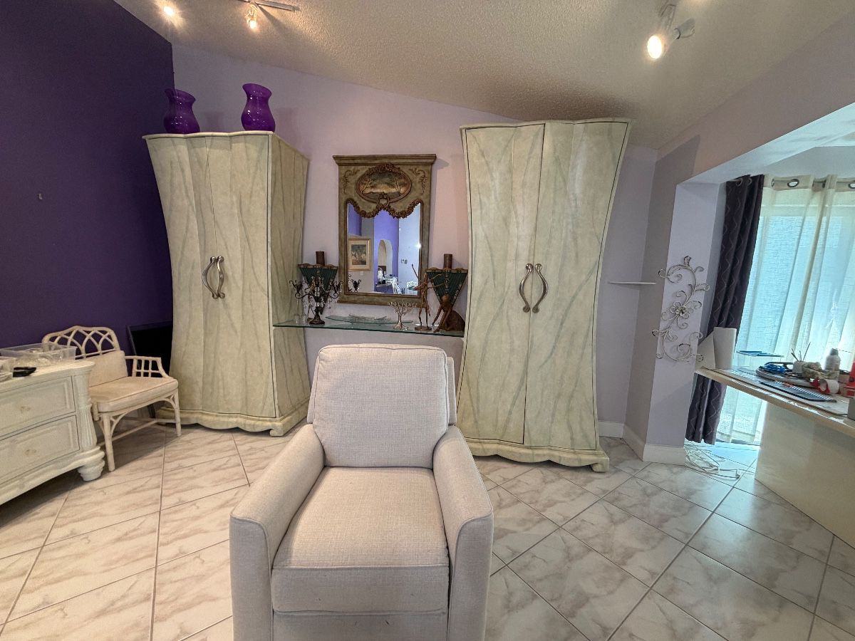 Items on offer in Lake Worth, FL — West Lake Worth Estate Sale