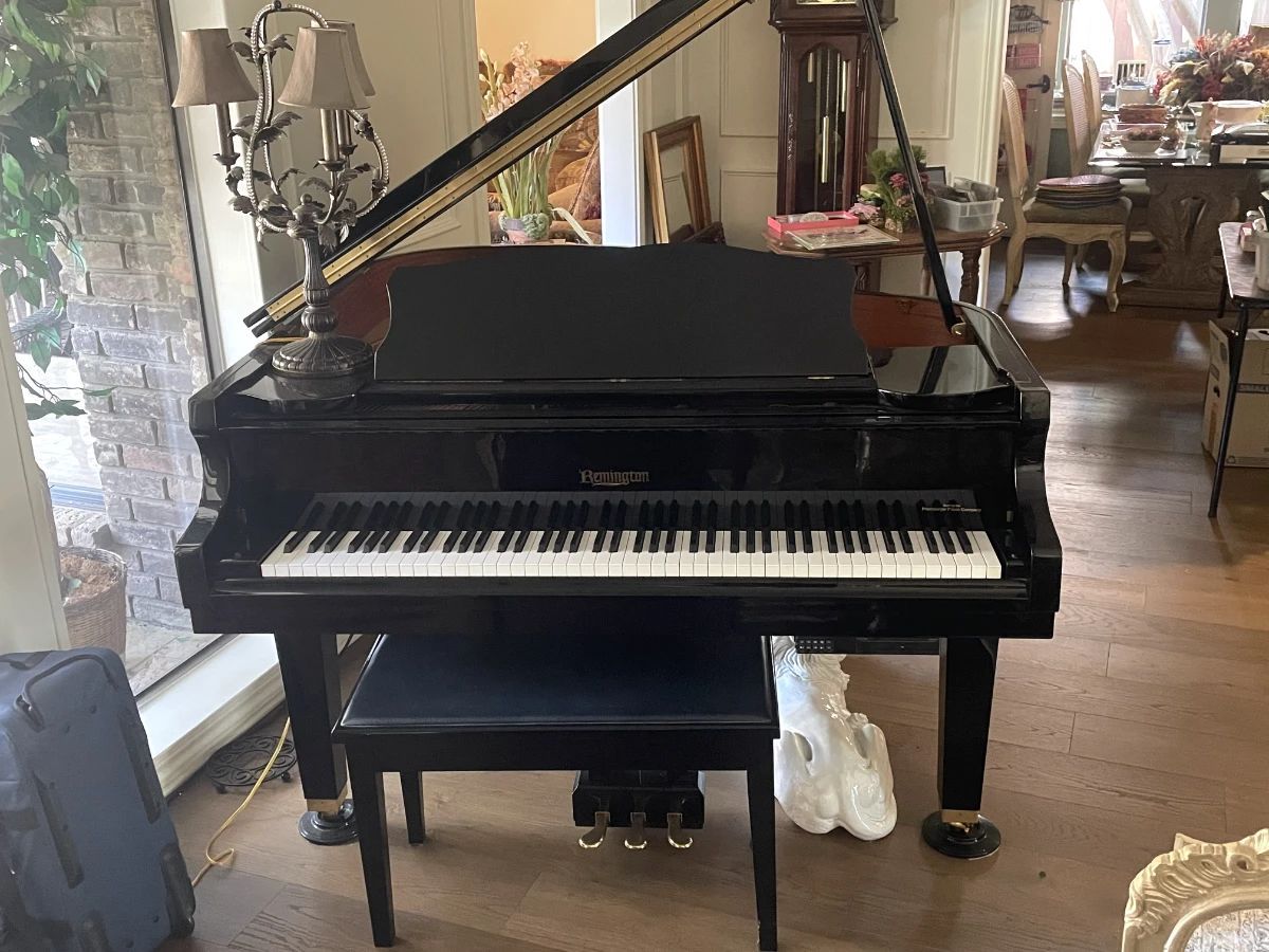 Items on offer in Dallas, TX — ESTATE SALE~PLEASANT VIEW DR by DAVID C TURNER, DALLAS ESTATE SALES